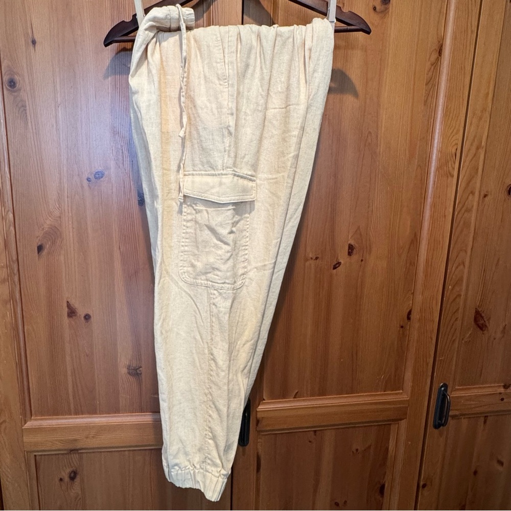 Banana Republic Factory Ivory Linen/Rayon Crop Cargo Joggers -ALMOST NEW!